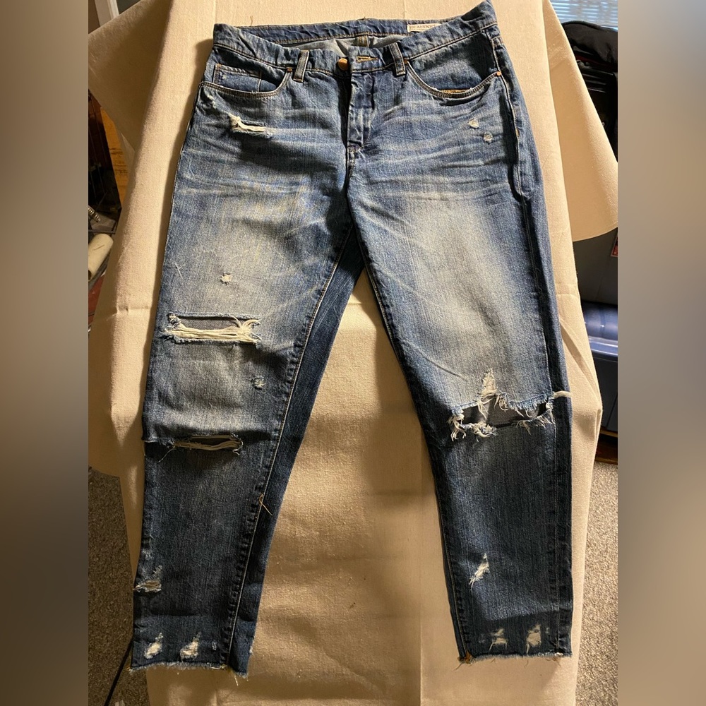 BlankNYC cropped girlfriend distressed jeans